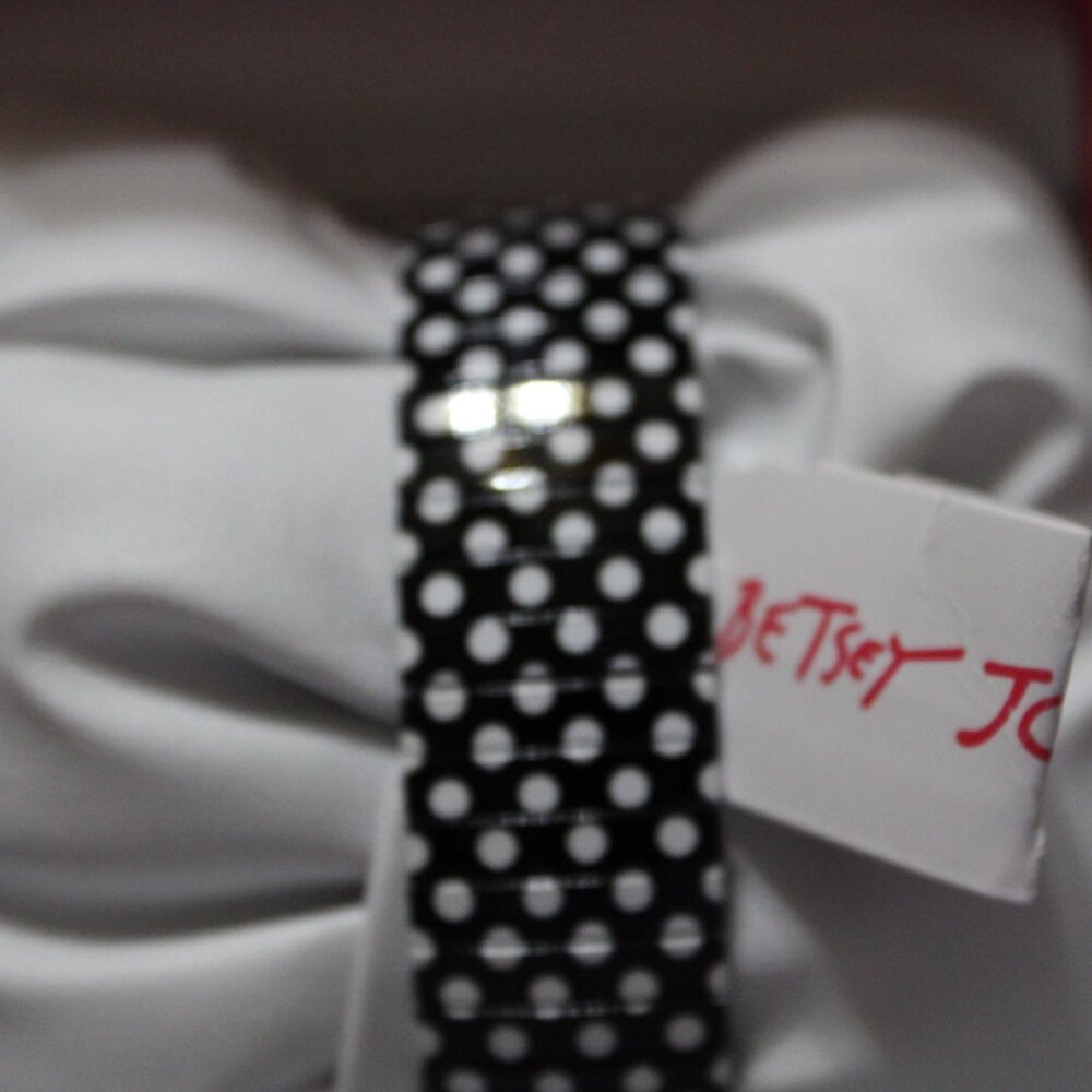 BRAND NEW WITH TAGS BETSEY JOHNSON POLKA DOT STRETCH BAND WRIST WATCH FUN!! - Picture 4 of 8